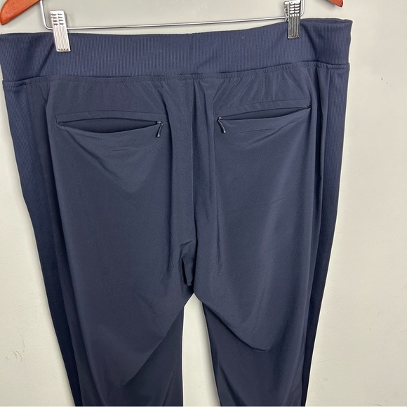ATHLETA Brooklyn mid rise ankle pants size 16 pull on quick dry zip pockets - Picture 10 of 15